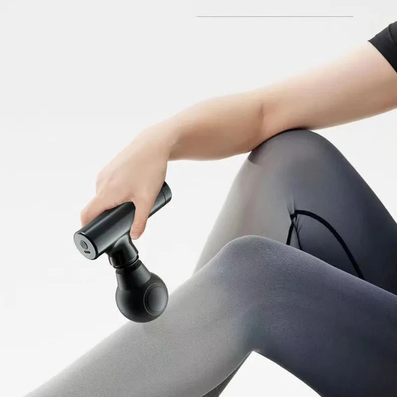 Mini Pistola de Masaje Muscular – 6 Cabezas Intercambiables | Masajeador Portátil de Tejido Profundo con Pantalla LCD y Recarga USB