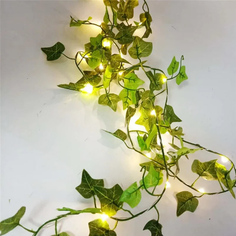 Guirnalda de Luces LED con Hojas Verdes – Enredadera Decorativa a Pilas para Navidad, Bodas y Hogar
