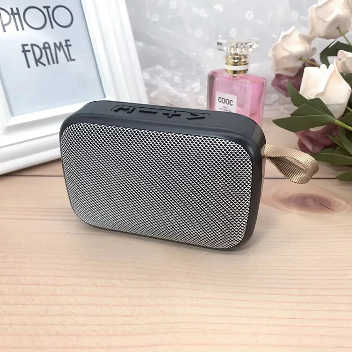 Bocina Bluetooth 5.0 Portátil – Altavoz Inalámbrico Estéreo con Sonido 3D, Tarjeta TF, Radio FM y Diseño Compacto