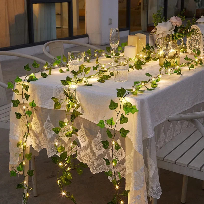 Guirnalda de Luces LED con Hojas Verdes – Enredadera Decorativa a Pilas para Navidad, Bodas y Hogar