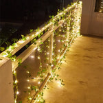 Guirnalda de Luces LED con Hojas Verdes – Enredadera Decorativa a Pilas para Navidad, Bodas y Hogar