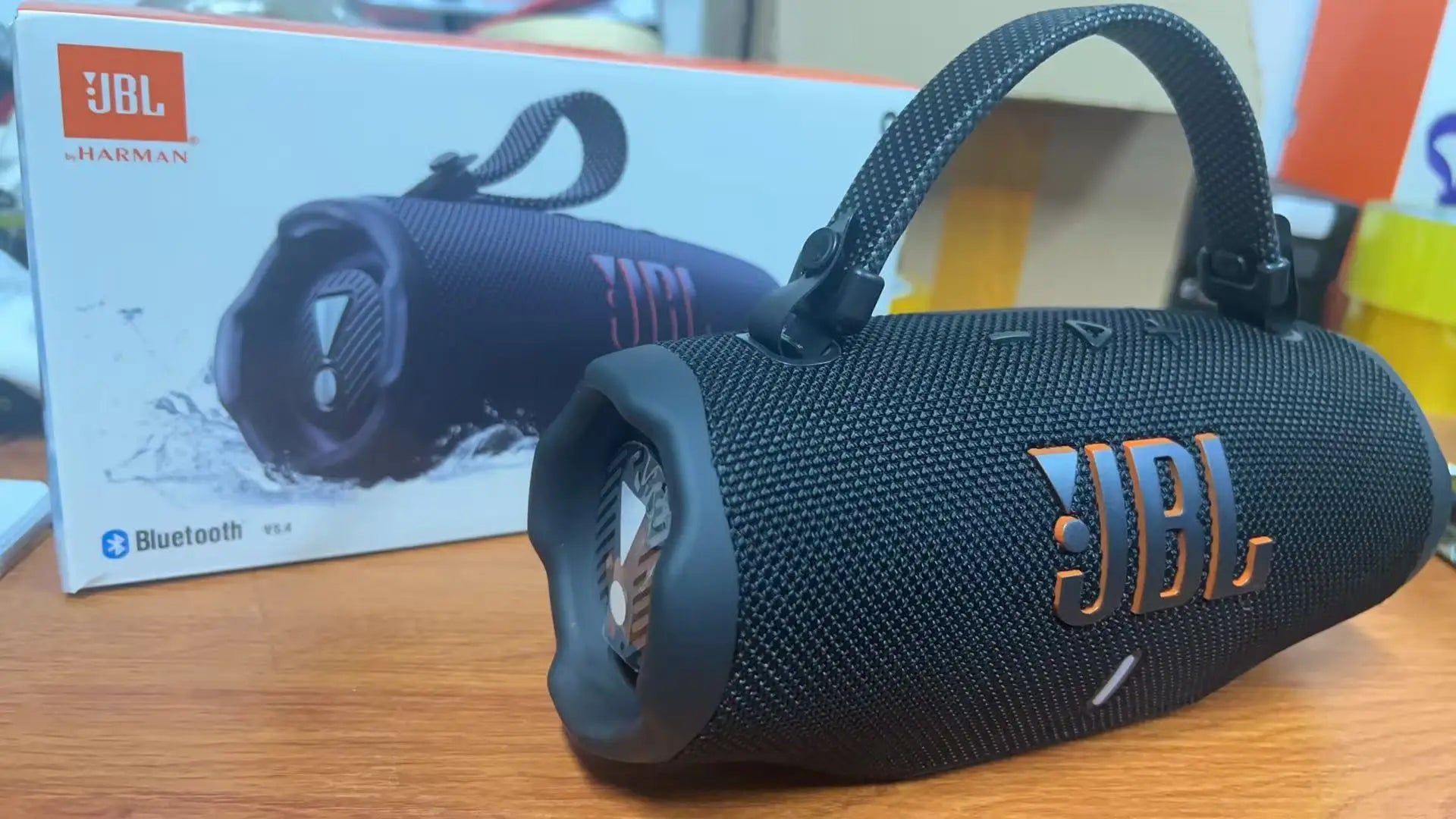 Bocina JBL Charge 6 Bluetooth | Sonido Estéreo con Bajos Potentes, Resistente al Agua IPX7, Portátil para Exteriores