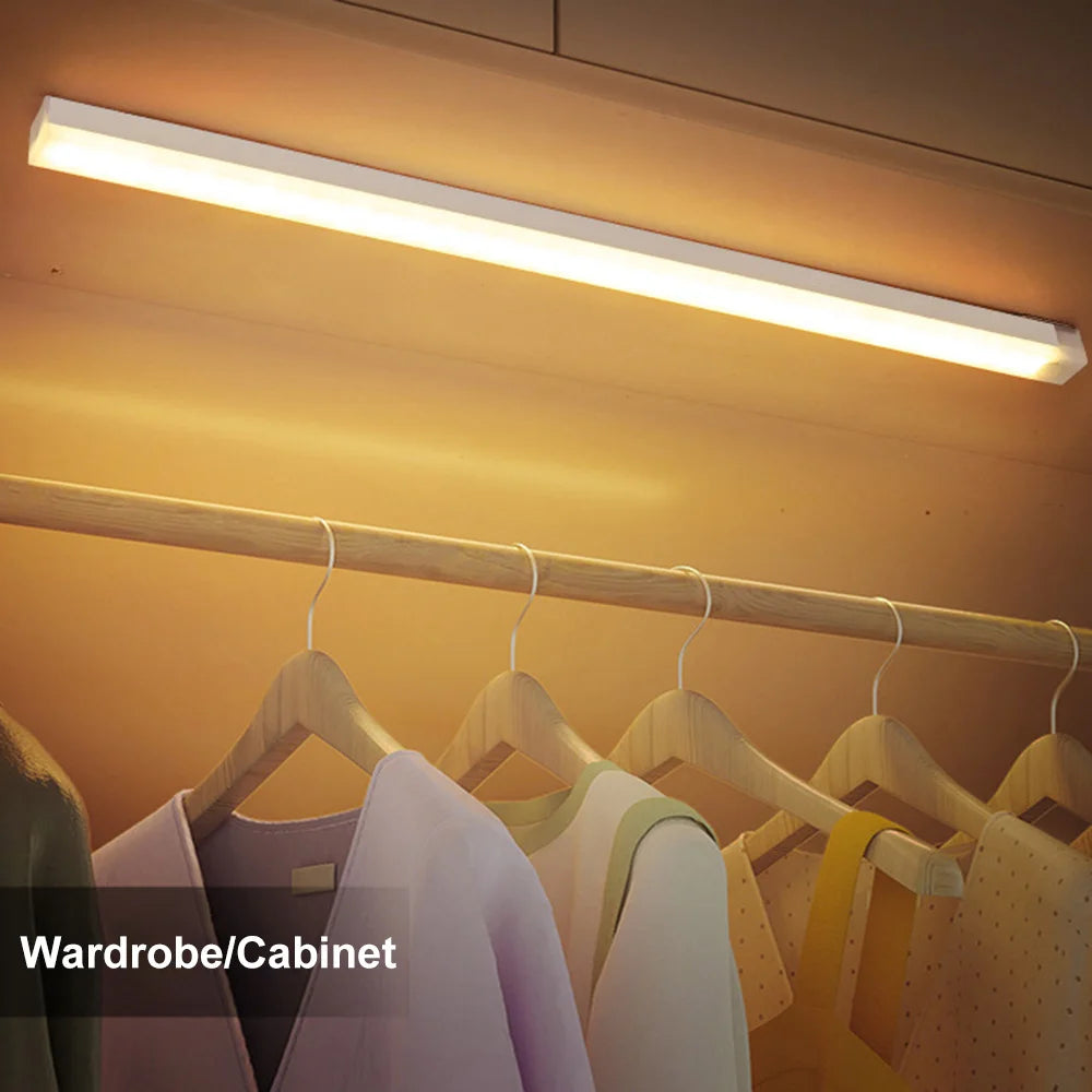 Luz Nocturna LED con Sensor de Movimiento Recargable USB Tipo C – Para Armarios, Escaleras y Cocina